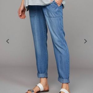 A Pea in the Pod Chambray Jogger